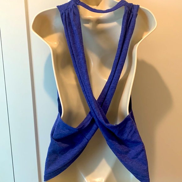 Free people movement size xs athletic purple top with criss cross back - Picture 4 of 7